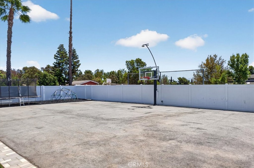 2090 Paddock Property Photo 31