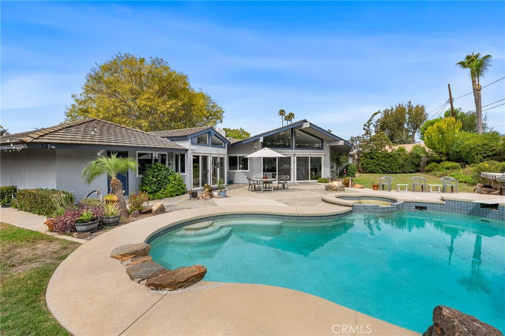 1321 El Finito Way Property Photo 1