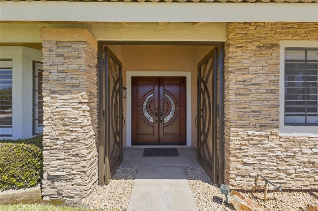 1090 W Huff Street Property Photo 4