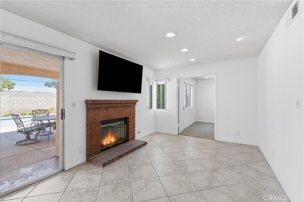 1090 W Huff Street Property Photo 13