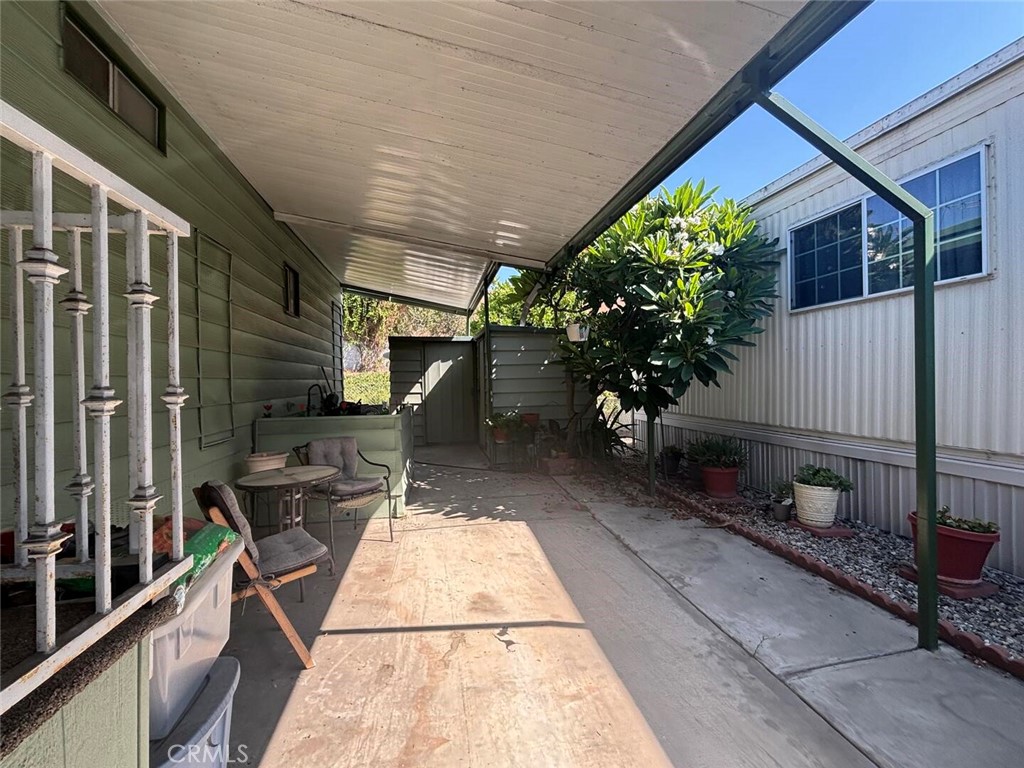 10550 Dunlap Crossing Property Photo 3