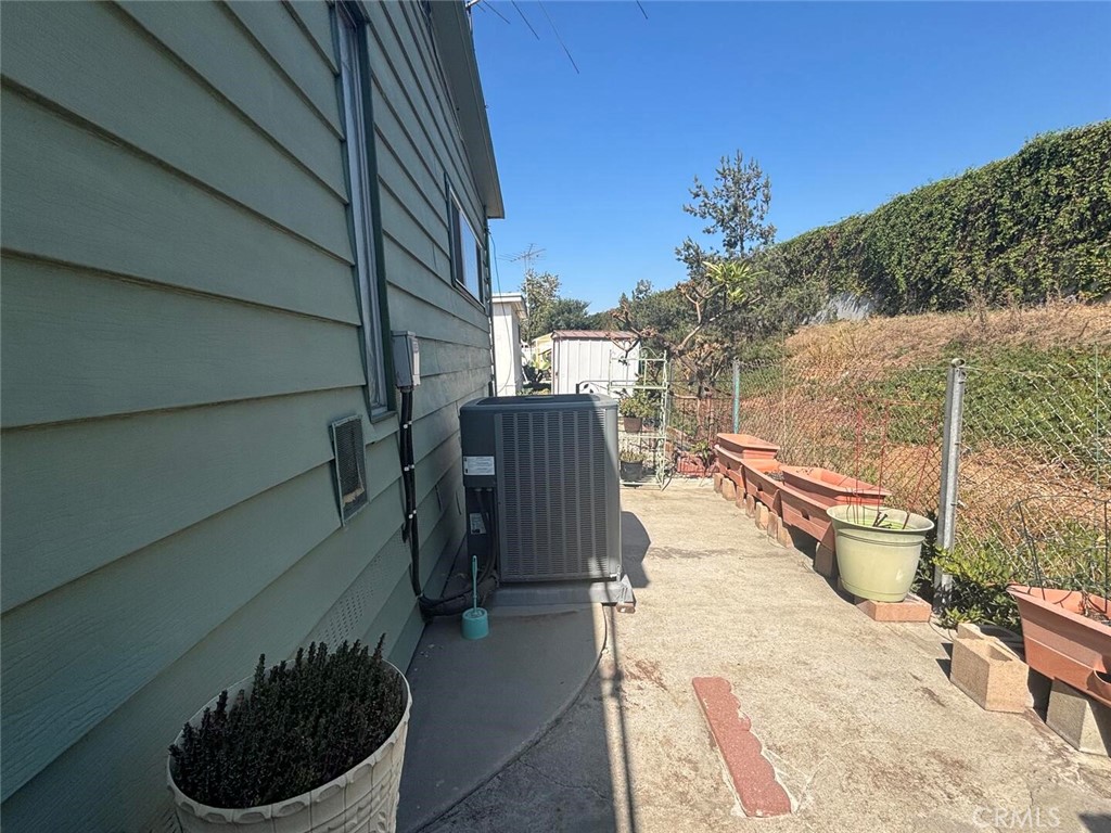 10550 Dunlap Crossing Property Photo 37