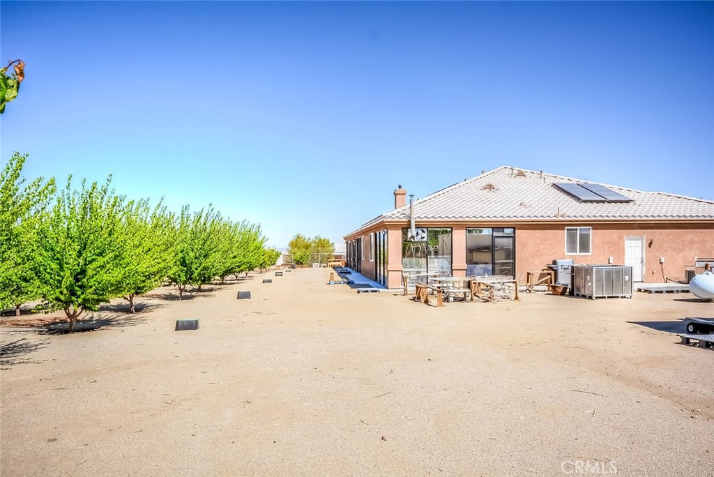 13830 Paramount Property Photo 11