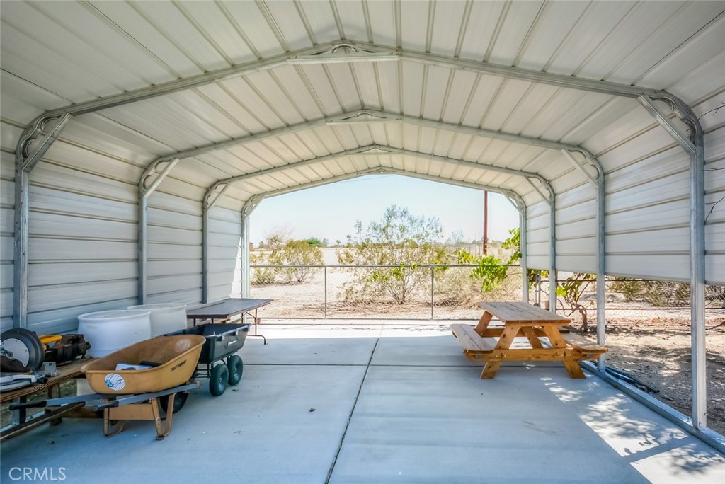 13830 Paramount Property Photo 12