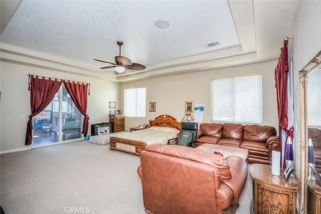 13830 Paramount Property Photo 16