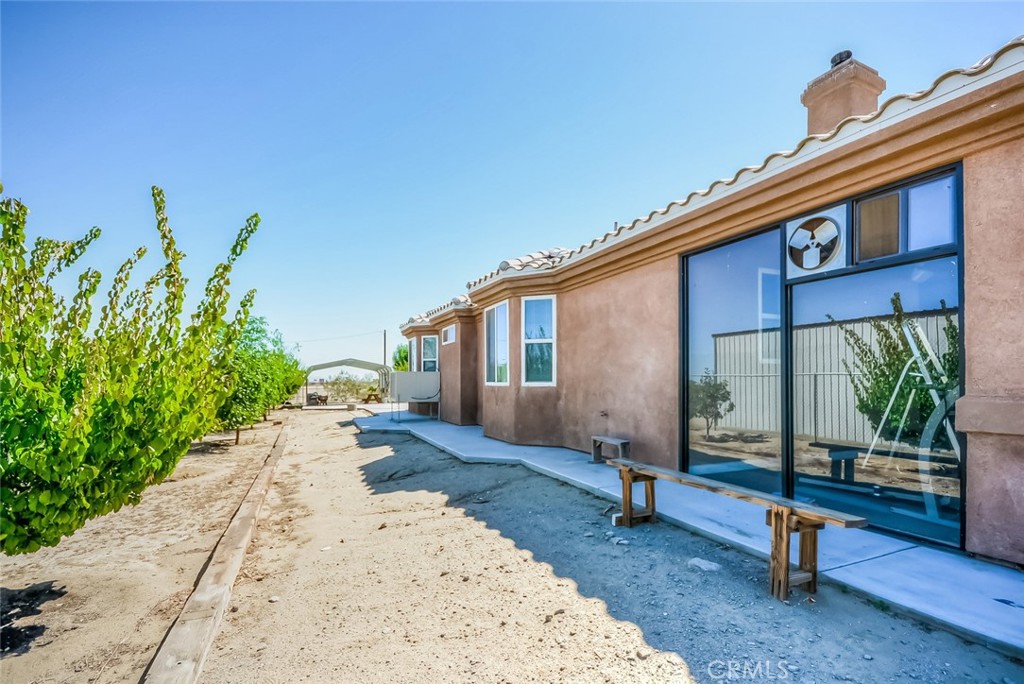 13830 Paramount Property Photo 20