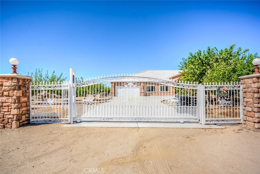 13830 Paramount Property Photo 21