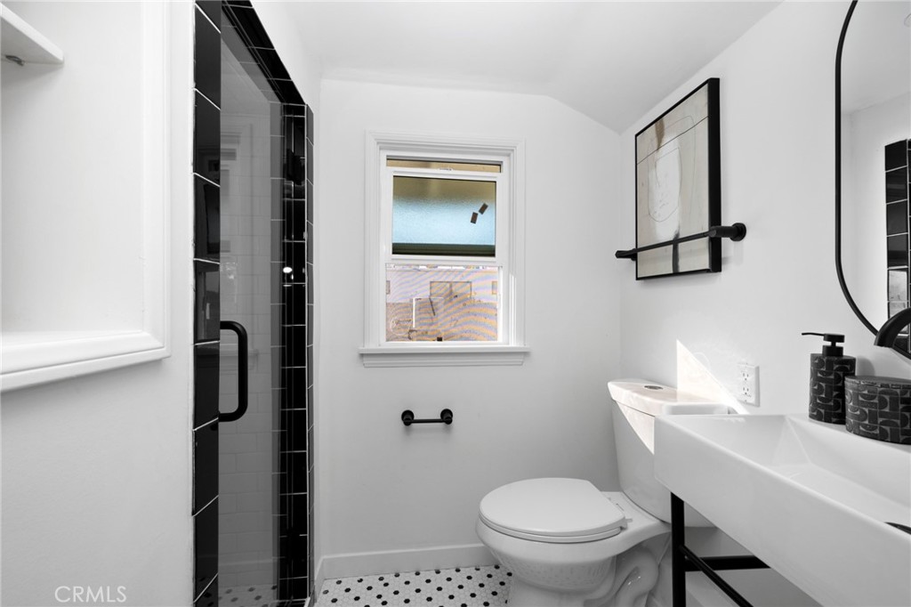 2530 Amherst Property Photo 21