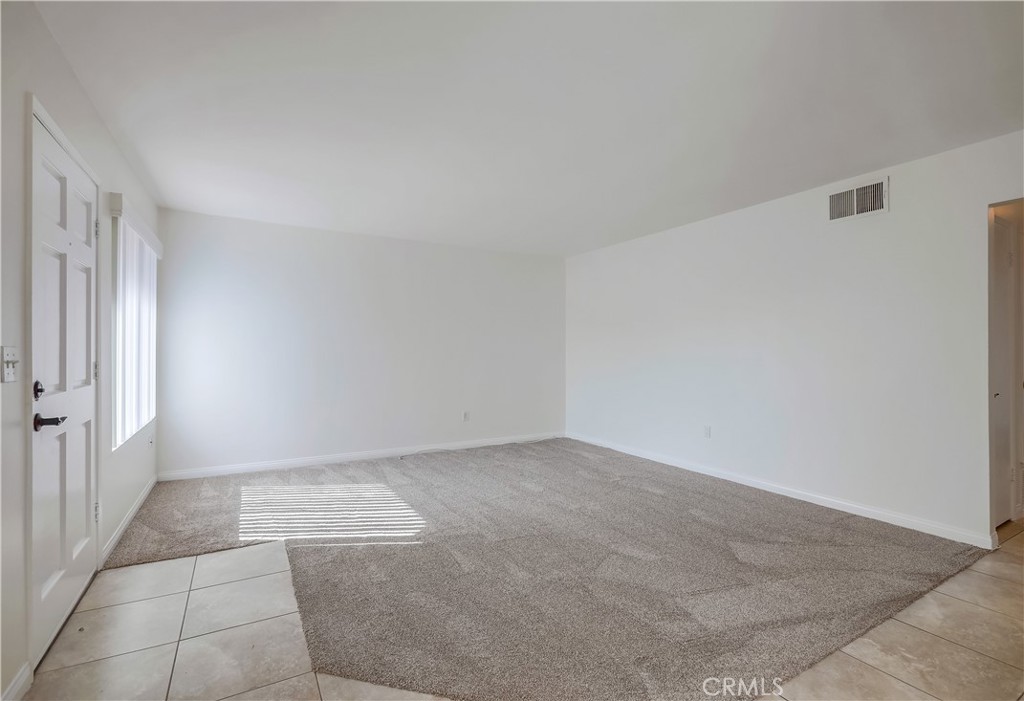 5571 Reno Circle Property Photo 8