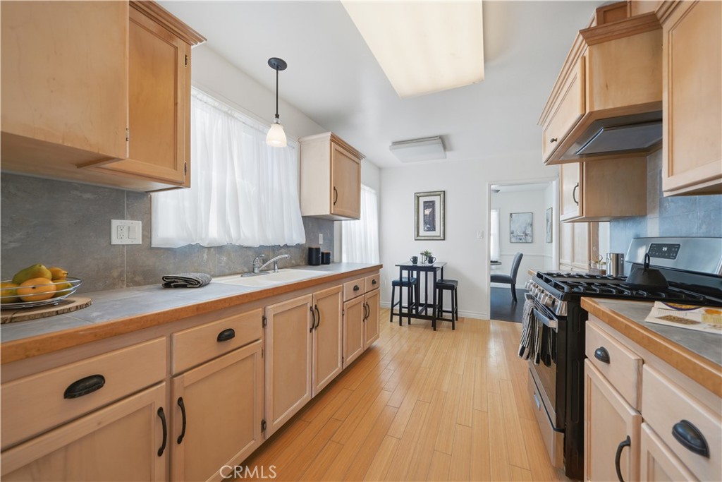 4646 Deeboyar Avenue Property Photo 4