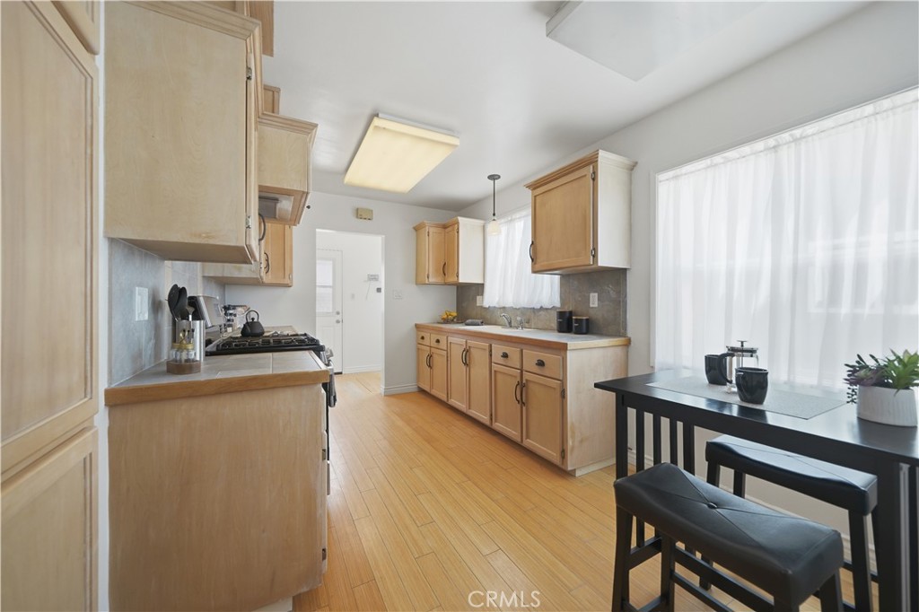 4646 Deeboyar Avenue Property Photo 7