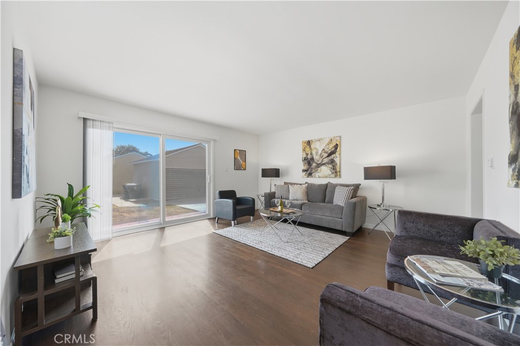 4646 Deeboyar Avenue Property Photo 9
