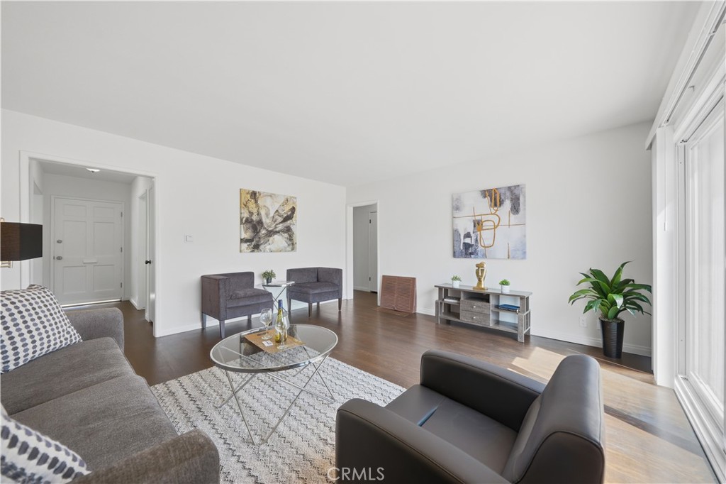 4646 Deeboyar Avenue Property Photo 11
