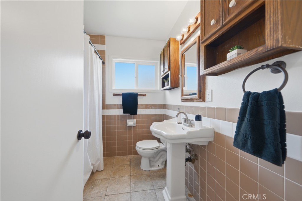 4646 Deeboyar Avenue Property Photo 14