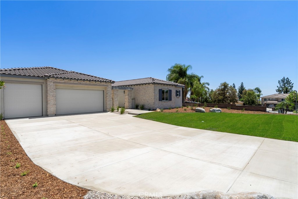 5645 Brittany Property Photo 4