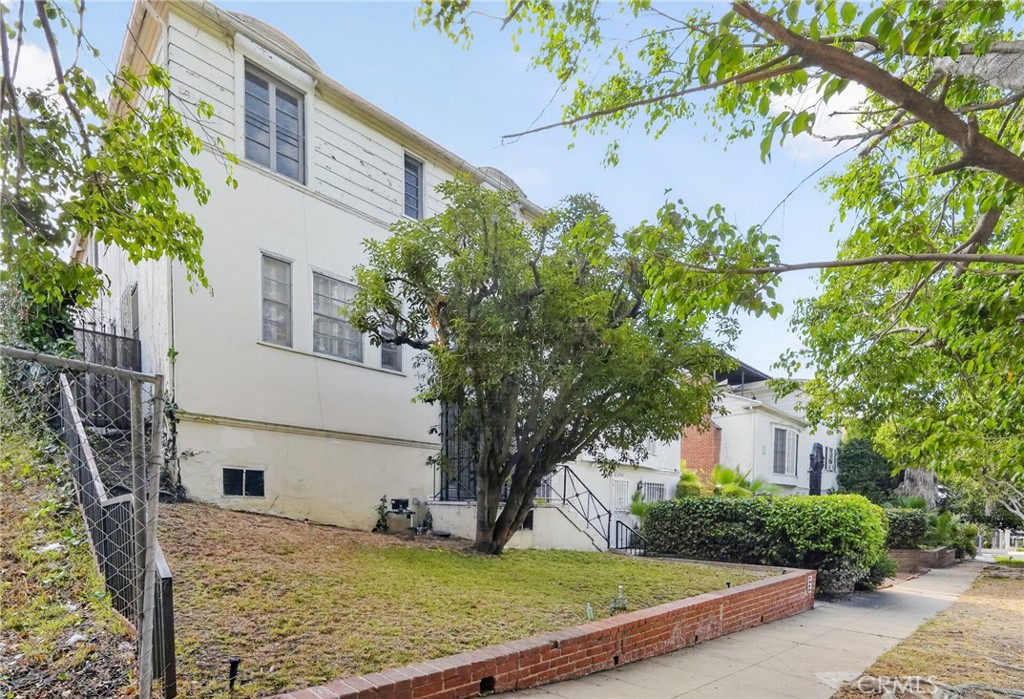 1274 S Beverly Glen Property Photo 4