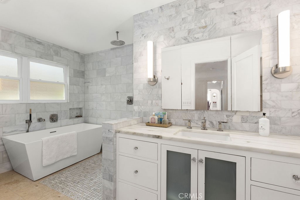157 Pomona Property Photo 23