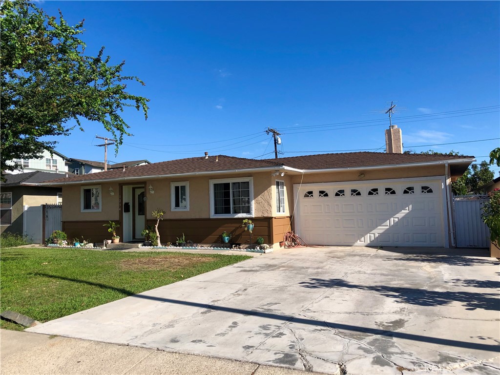 1234 E Oak Street Property Photo 1