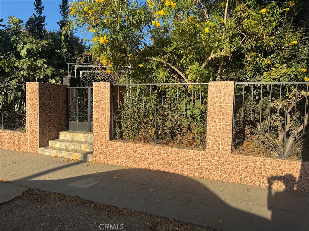 905 S Ross Property Photo 1