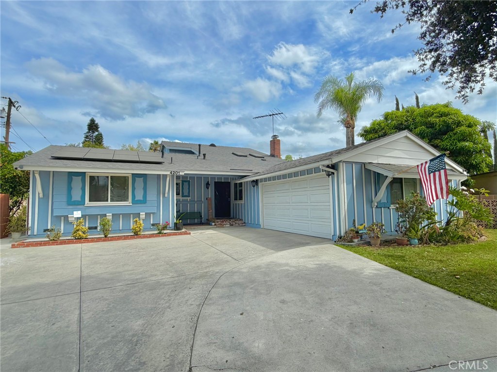 4201 W Oak Property Photo