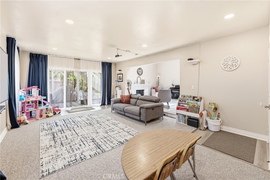 4201 W Oak Property Photo 15