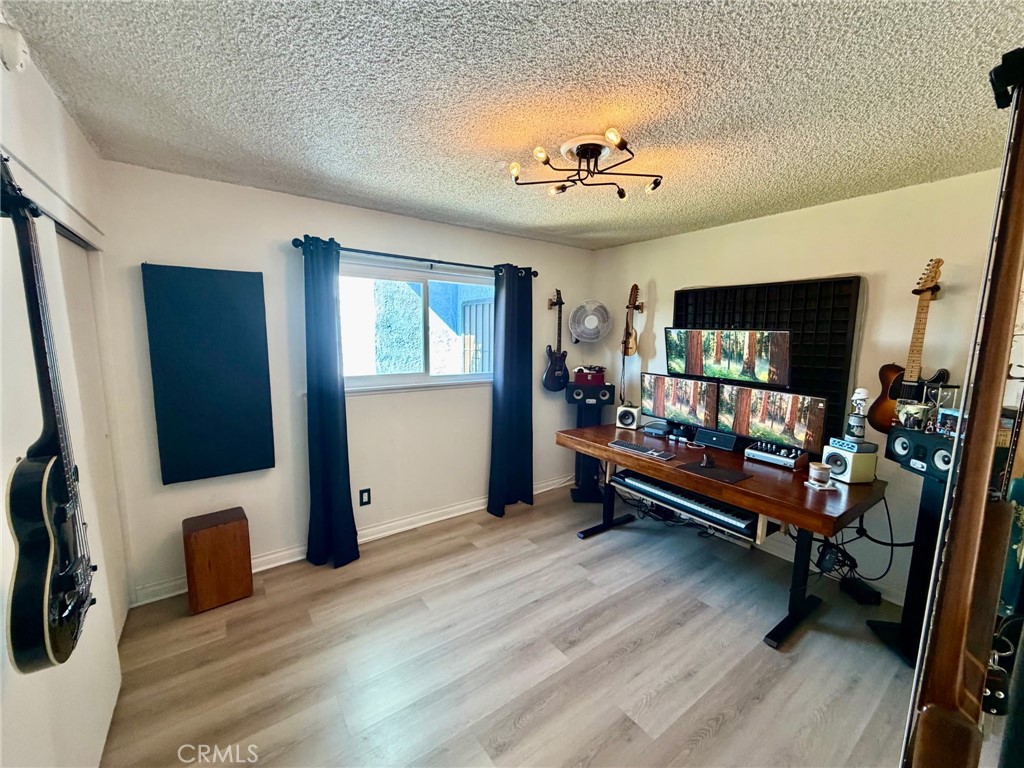 4201 W Oak Property Photo 18