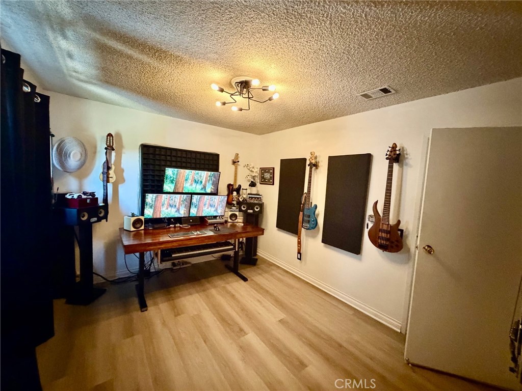 4201 W Oak Property Photo 19