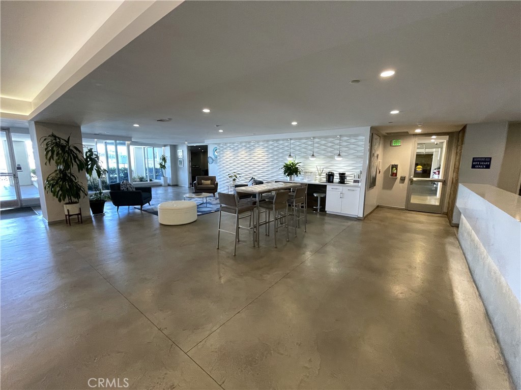 525 E Seaside 1806 Property Photo 3
