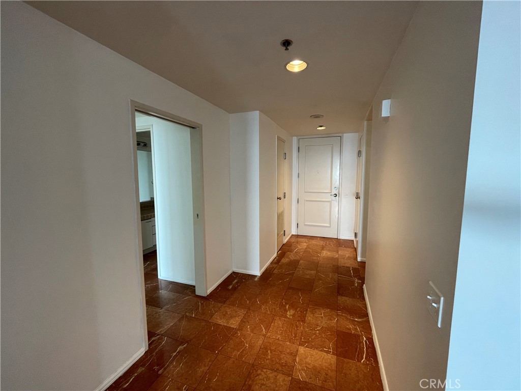 525 E Seaside 1806 Property Photo 6