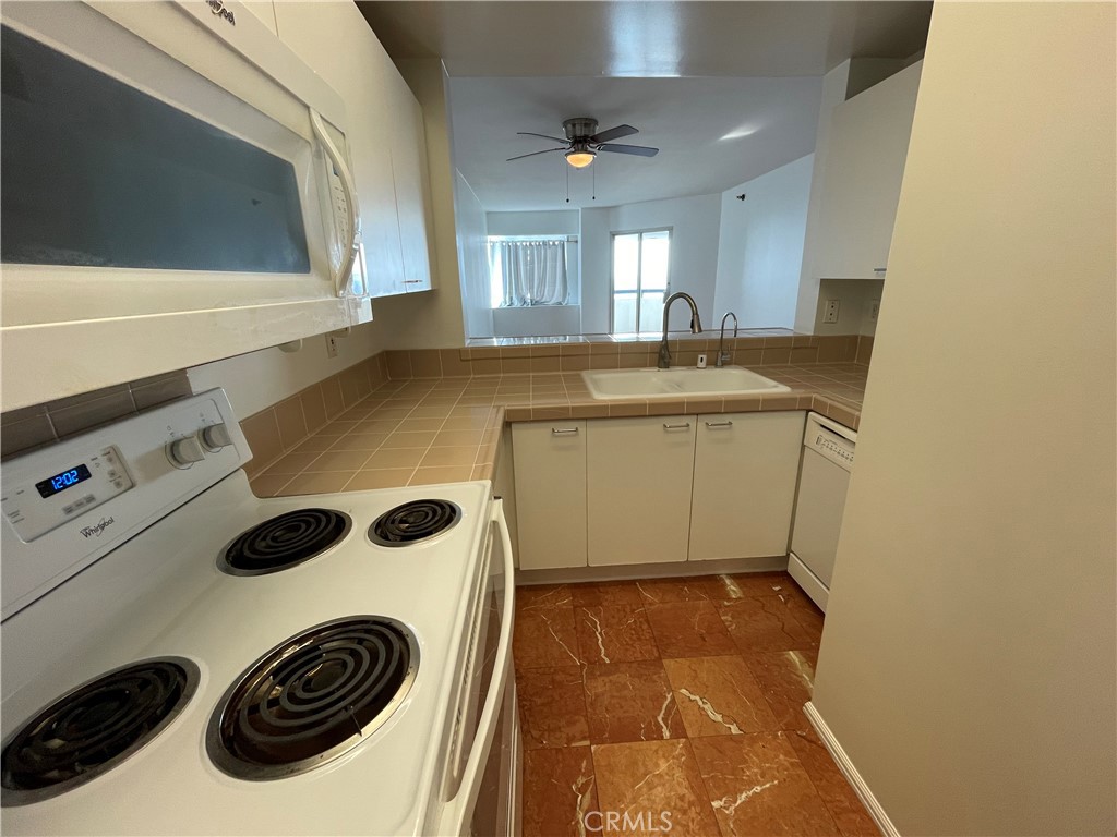 525 E Seaside 1806 Property Photo 8