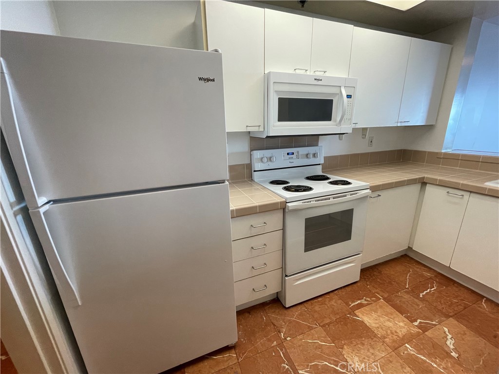 525 E Seaside 1806 Property Photo 9