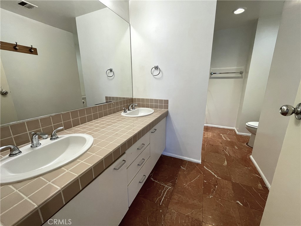 525 E Seaside 1806 Property Photo 14
