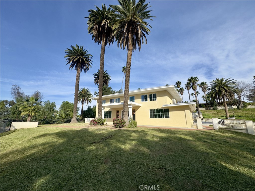 1607 Cherokee Property Photo 3