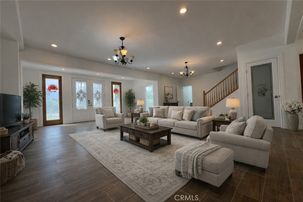 1607 Cherokee Property Photo 4