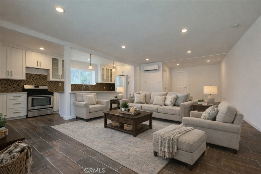 1607 Cherokee Property Photo 5