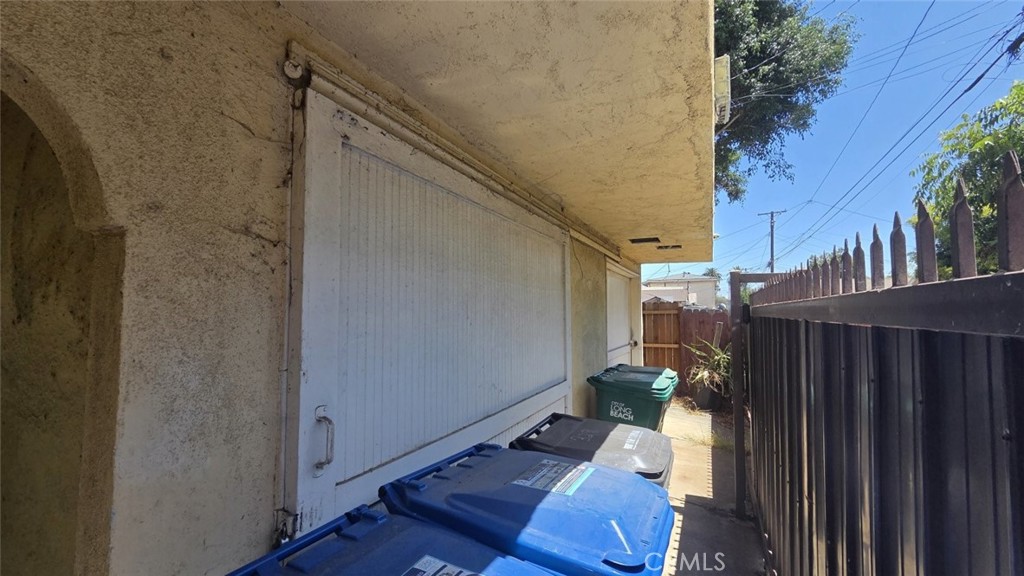 1326 E 9th Street Property Photo 6