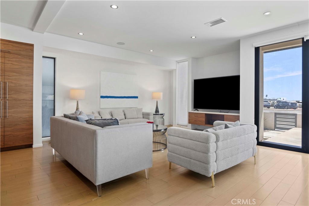 5277 E Ocean Property Photo 9
