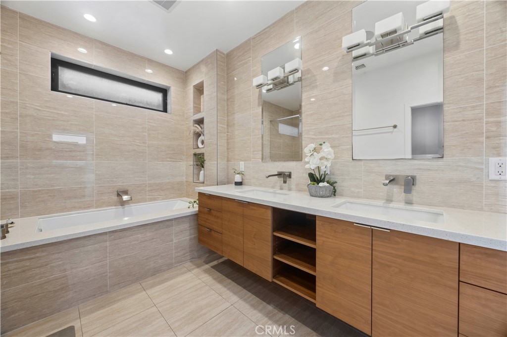 5277 E Ocean Property Photo 23