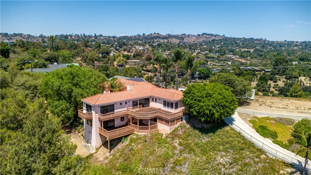 1553 Amate Property Photo 1