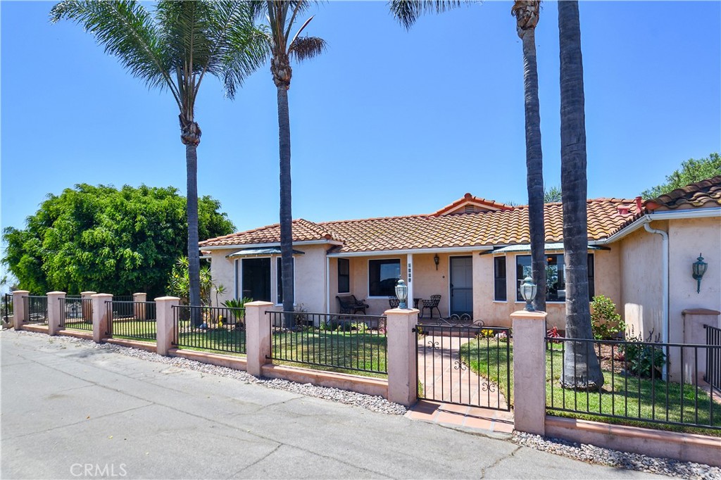 1553 Amate Property Photo 2