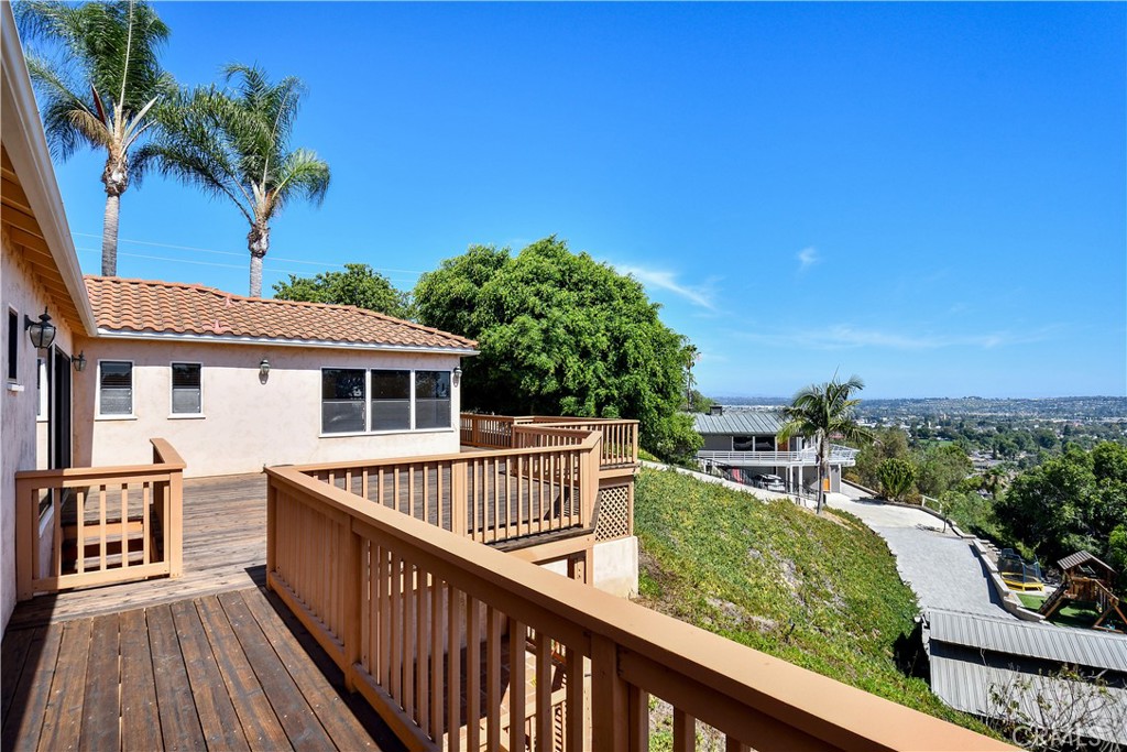 1553 Amate Property Photo 18
