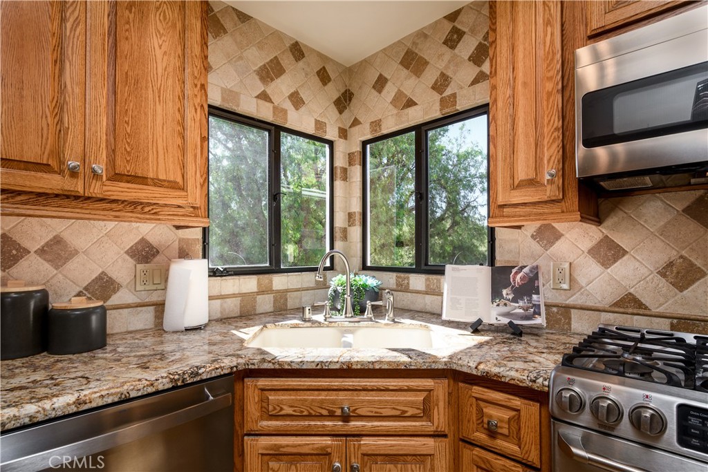 1553 Amate Property Photo 22