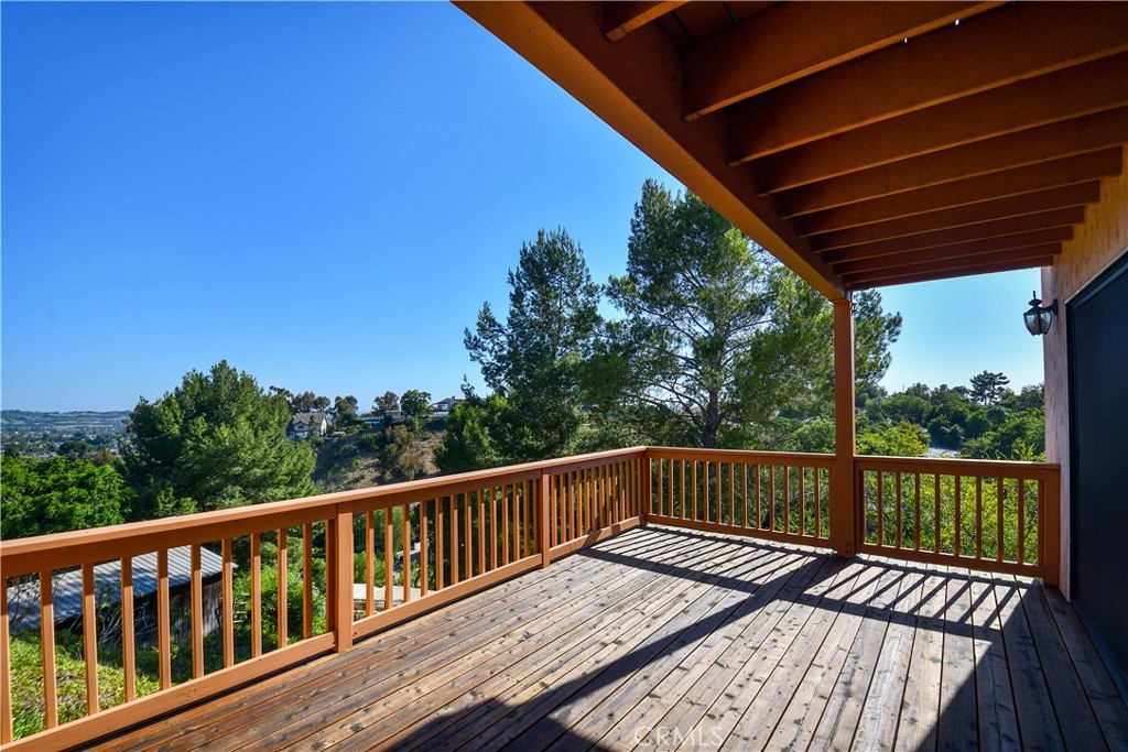 1553 Amate Property Photo 29