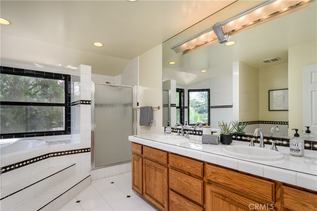 1553 Amate Property Photo 31