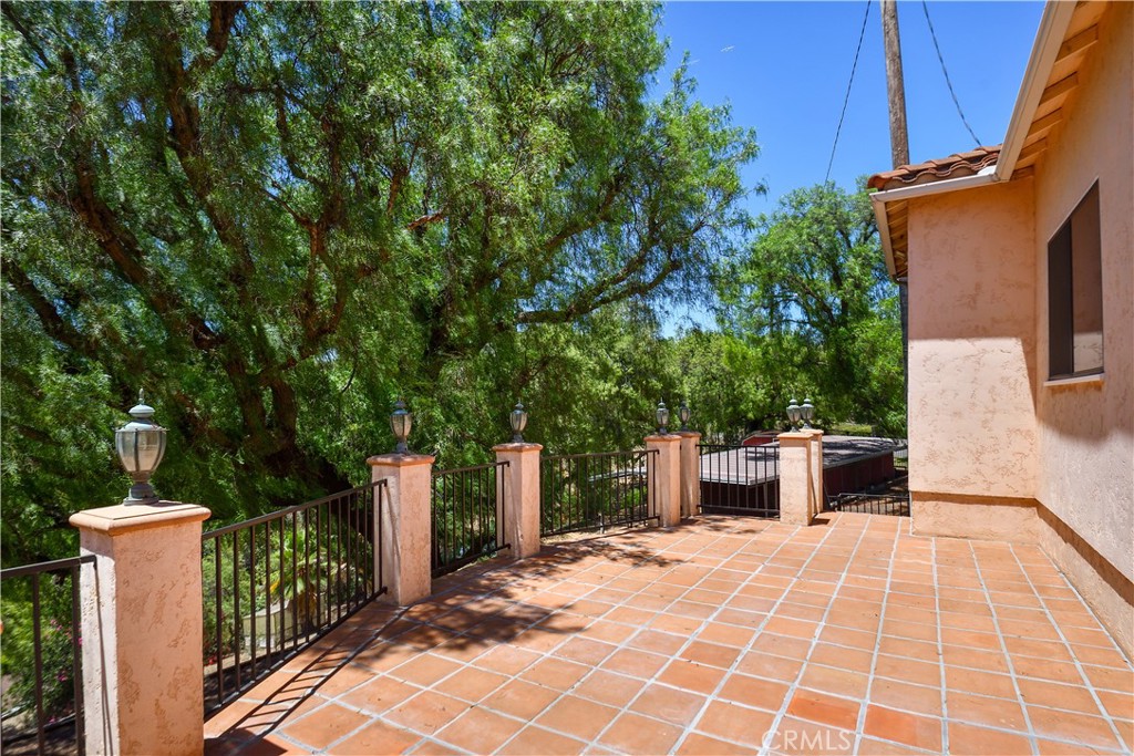 1553 Amate Property Photo 38