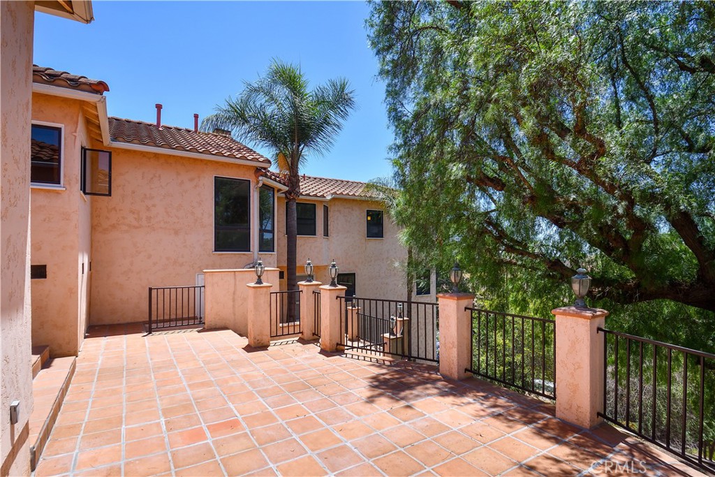 1553 Amate Property Photo 39