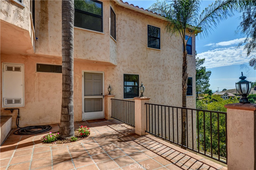 1553 Amate Property Photo 40