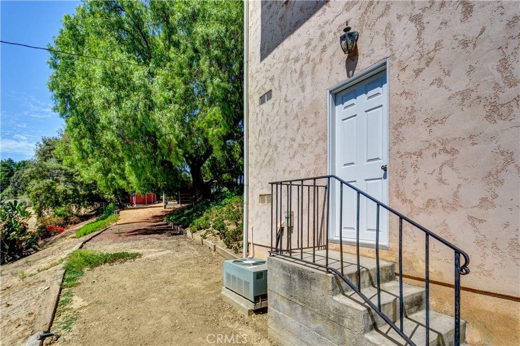 1553 Amate Property Photo 49