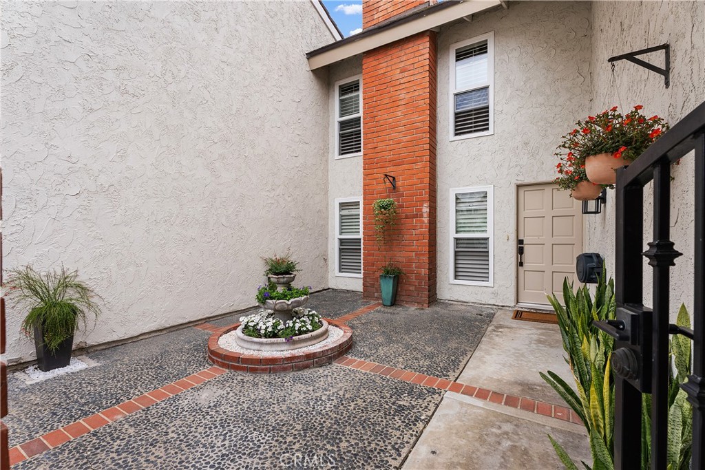 5112 Kingscross Property Photo 4