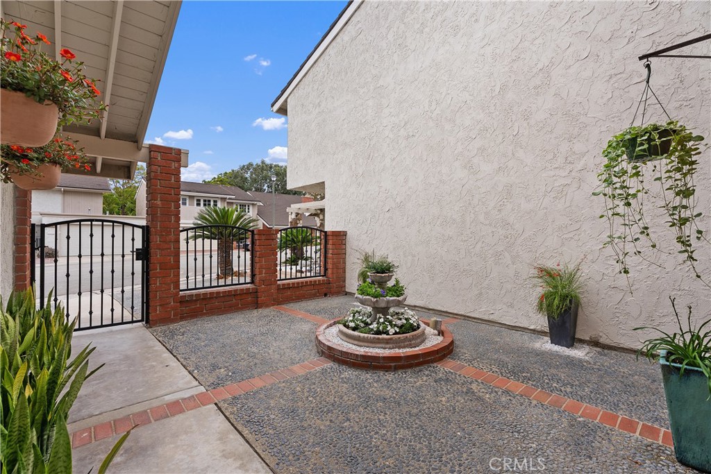 5112 Kingscross Property Photo 5
